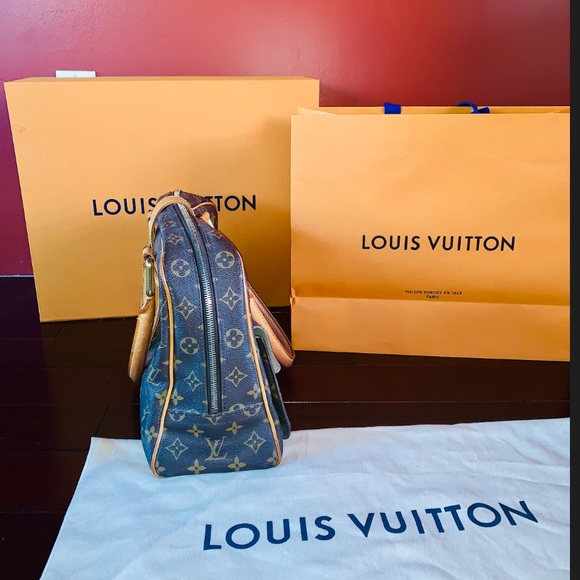 Louis Vuitton Manhattan GM Monogram & Leather Bag - Picture 4 of 8